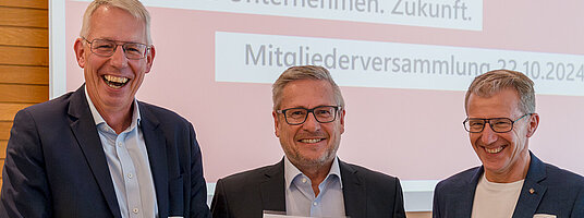 Urkundenübergabe an die Firma Kessel SE 
